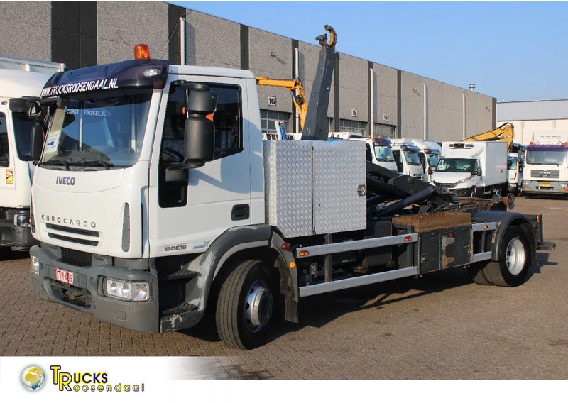 Iveco Eurocargo 150E18 + manual + 3p - Крюковой мультилифт: фото 1 Iveco Eurocargo 150E18 + manual + 3p - Крюковой мультилифт: фото 1