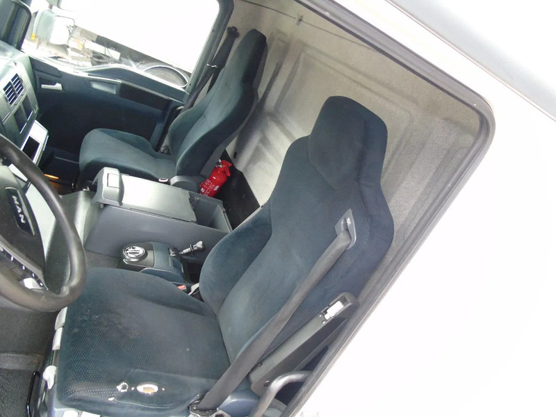 MAN TGL 12.250 + EURO 5 + LIFT - Грузовик с закрытым кузовом: фото 2 MAN TGL 12.250 + EURO 5 + LIFT - Грузовик с закрытым кузовом: фото 2