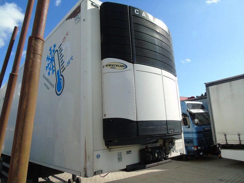 Pacton 3x SAF + carrier vector 1800 + lift - Полуприцеп-рефрижератор: фото 2 Pacton 3x SAF + carrier vector 1800 + lift - Полуприцеп-рефрижератор: фото 2