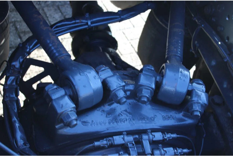 Тягач Mercedes-Benz Actros 1936 + EURO 6: фото 12 Тягач Mercedes-Benz Actros 1936 + EURO 6: фото 12