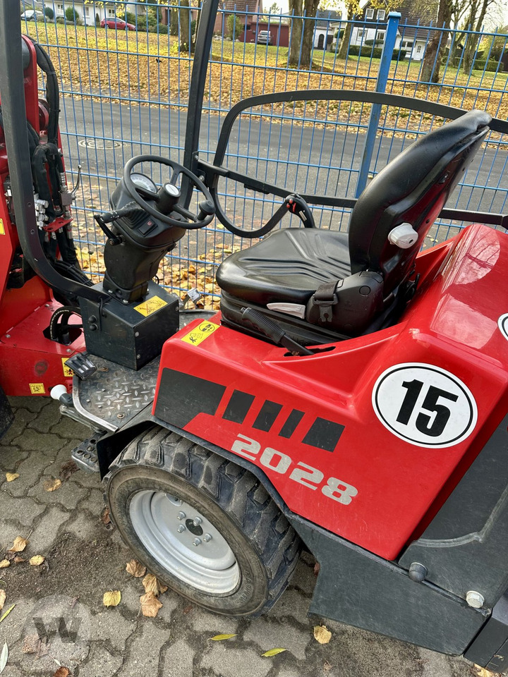 Компактный фронтальный погрузчик Schäffer 2028: фото 8