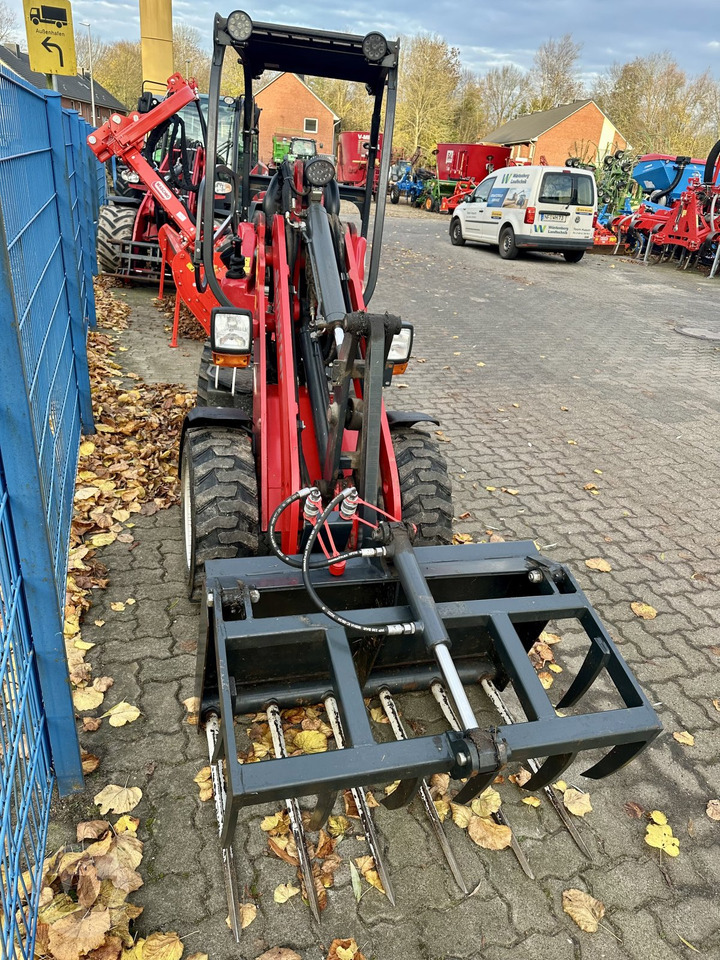 Компактный фронтальный погрузчик Schäffer 2028: фото 12