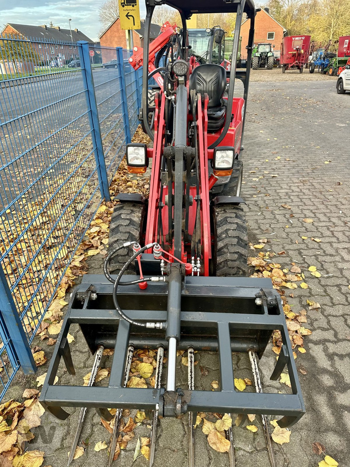 Компактный фронтальный погрузчик Schäffer 2028: фото 7