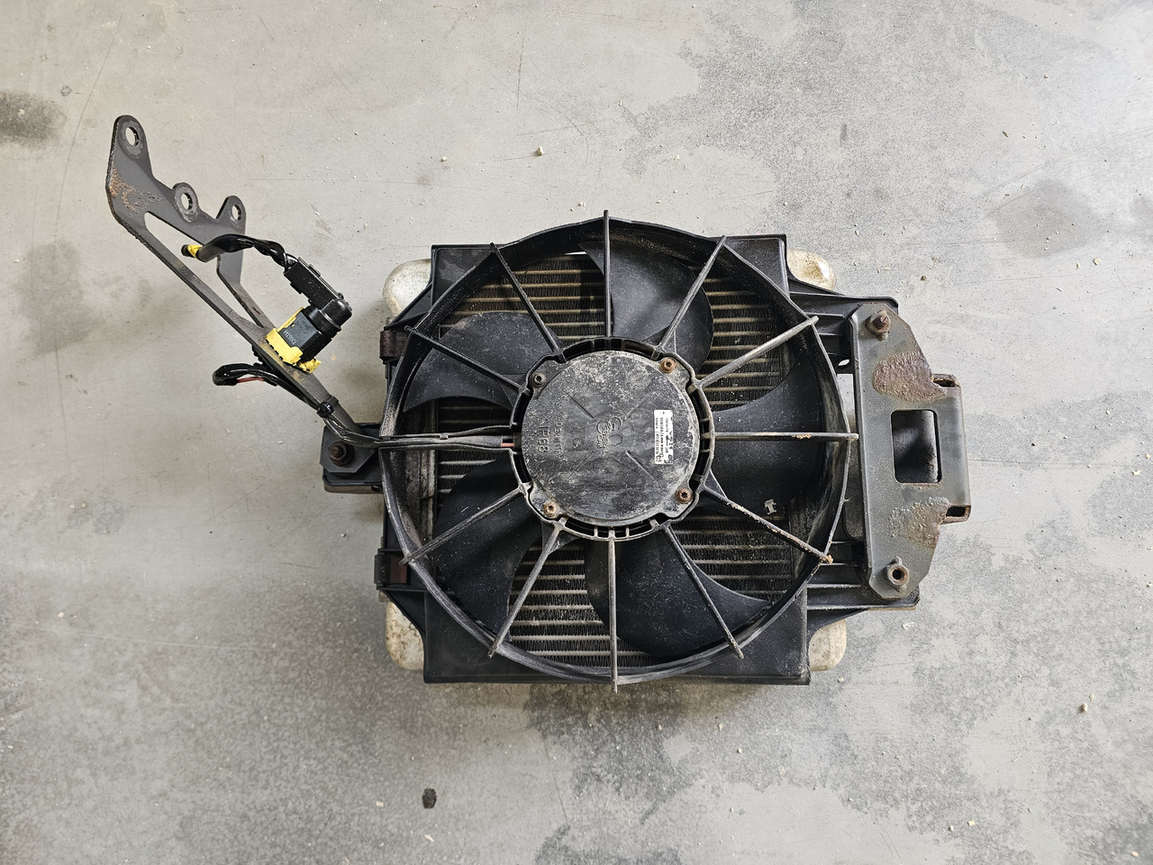 MERCEDES-BENZ ACTROS MP4 / OIL RADIATOR / A9605001601 - Масляный радиатор: фото 3 MERCEDES-BENZ ACTROS MP4 / OIL RADIATOR / A9605001601 - Масляный радиатор: фото 3