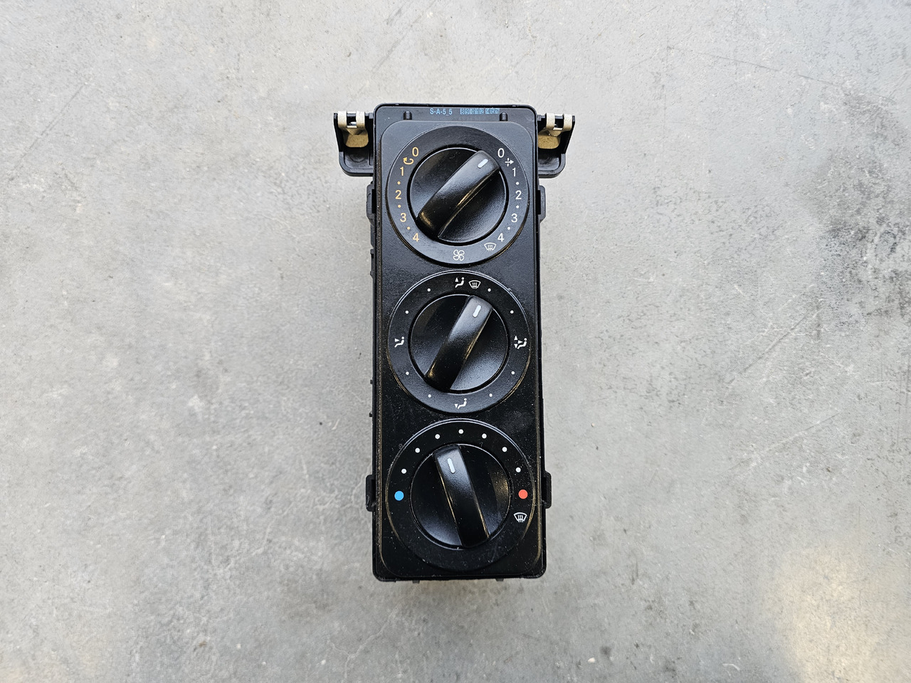 MERCEDES-BENZ ATEGO EURO 6 / HEATER PANEL / A9678200197 - Отопление/ Вентиляция: фото 2 MERCEDES-BENZ ATEGO EURO 6 / HEATER PANEL / A9678200197 - Отопление/ Вентиляция: фото 2