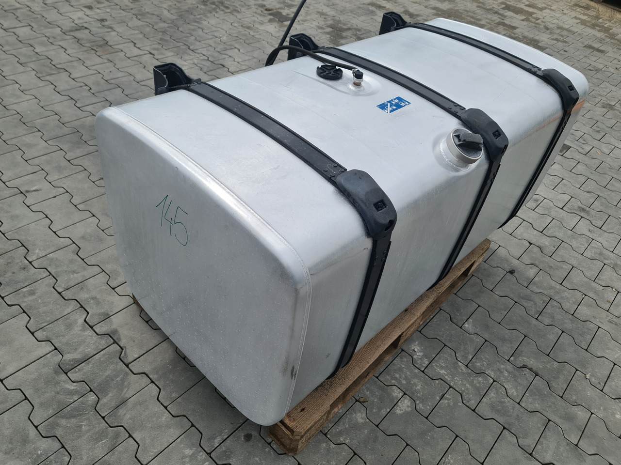 SCANIA FUEL TANK / COMPLETE / 600 LITERS / WORLDWIDE DELIVERY - Топливный бак: фото 2 SCANIA FUEL TANK / COMPLETE / 600 LITERS / WORLDWIDE DELIVERY - Топливный бак: фото 2
