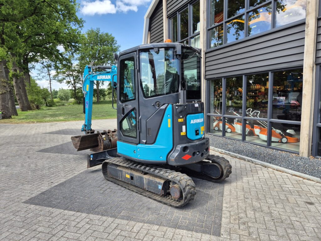 AIRMANN AX33U mididigger - Мини-экскаватор: фото 3 AIRMANN AX33U mididigger - Мини-экскаватор: фото 3