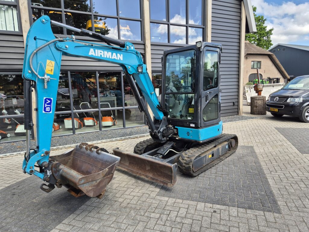 AIRMANN AX33U mididigger - Мини-экскаватор: фото 2 AIRMANN AX33U mididigger - Мини-экскаватор: фото 2