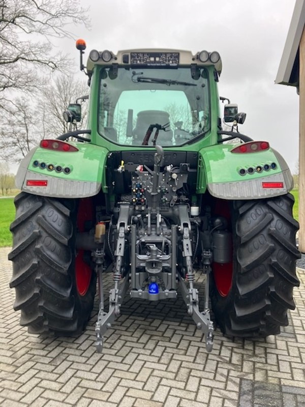 FENDT 724 profi plus - Трактор: фото 3 FENDT 724 profi plus - Трактор: фото 3