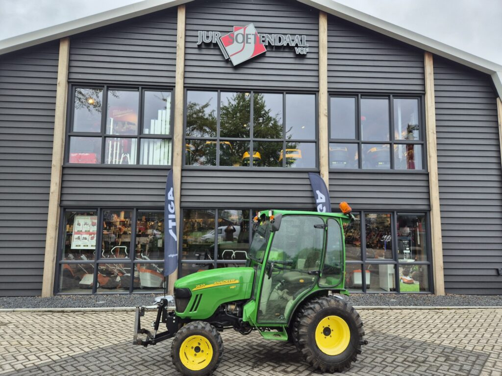 JOHN DEERE 2520 - Минитрактор: фото 1 JOHN DEERE 2520 - Минитрактор: фото 1