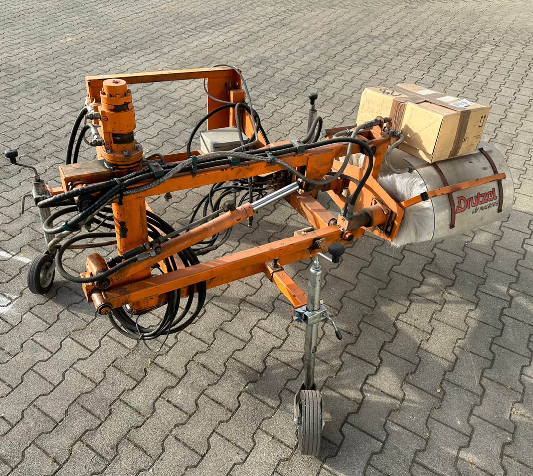 Unimog Leitpfostenwaschgerät Drutzel LWG-U-300 - Другая техника: фото 5 Unimog Leitpfostenwaschgerät Drutzel LWG-U-300 - Другая техника: фото 5