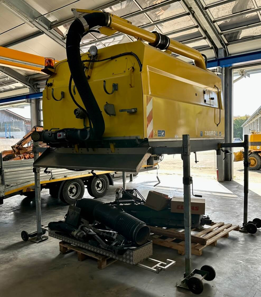 Unimog Aufbaukehrmaschine Trilety SK-370 - Сменный кузов для мусоровоза: фото 4 Unimog Aufbaukehrmaschine Trilety SK-370 - Сменный кузов для мусоровоза: фото 4