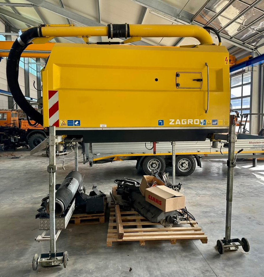 Unimog Aufbaukehrmaschine Trilety SK-370 - Сменный кузов для мусоровоза: фото 3 Unimog Aufbaukehrmaschine Trilety SK-370 - Сменный кузов для мусоровоза: фото 3