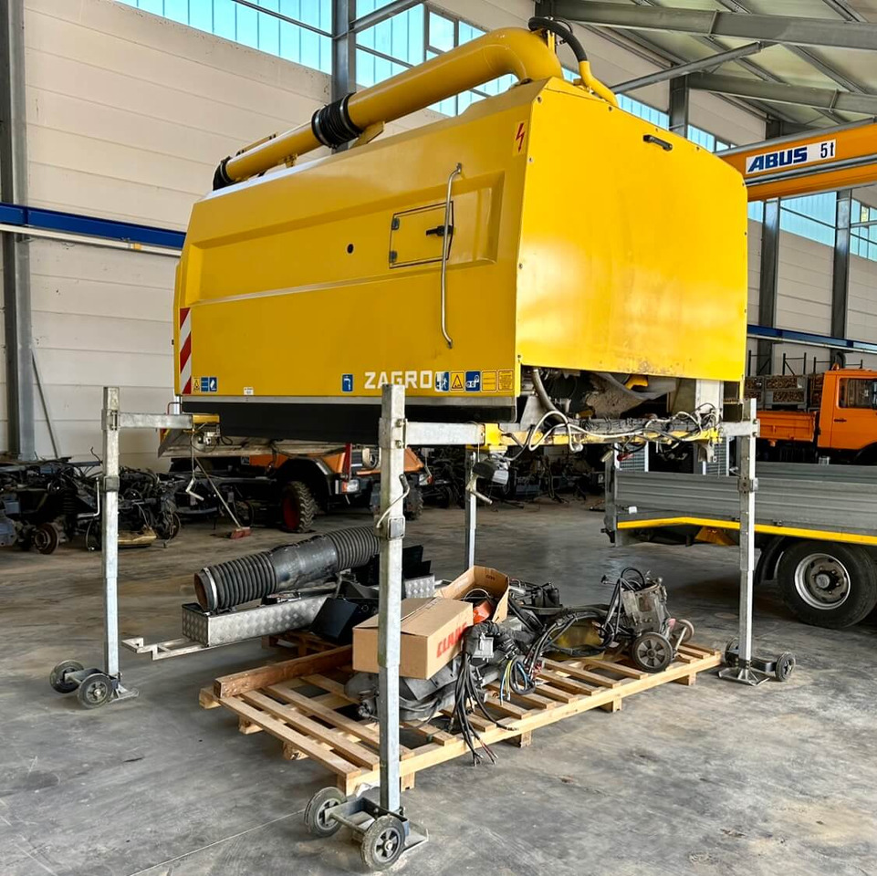 Unimog Aufbaukehrmaschine Trilety SK-370 - Сменный кузов для мусоровоза: фото 1 Unimog Aufbaukehrmaschine Trilety SK-370 - Сменный кузов для мусоровоза: фото 1