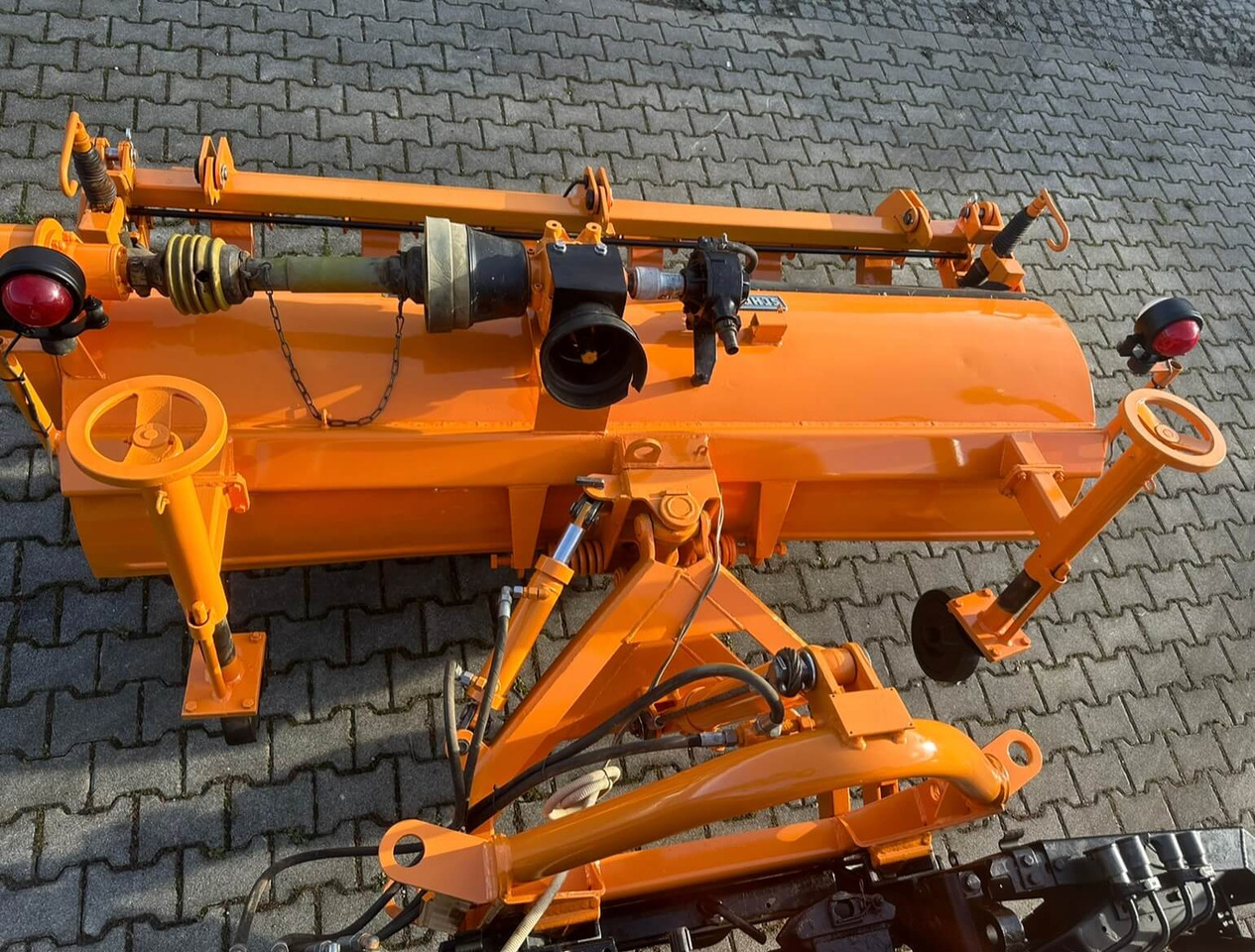 Unimog Frontanbaukehrbesen Schmidt VKS4.2 - Щетка: фото 4 Unimog Frontanbaukehrbesen Schmidt VKS4.2 - Щетка: фото 4