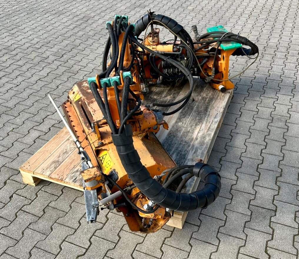 Unimog Randstreifenmulcher Mulag MRK 300 - Боковая косилка-измельчитель: фото 3 Unimog Randstreifenmulcher Mulag MRK 300 - Боковая косилка-измельчитель: фото 3