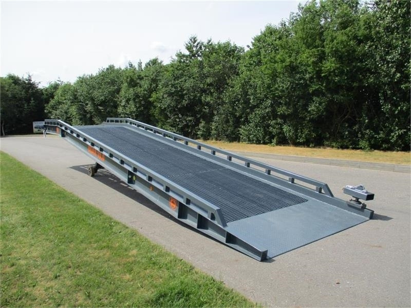 BEAR 10.0 Udlejning - Погрузочная рампа: фото 1 BEAR 10.0 Udlejning - Погрузочная рампа: фото 1