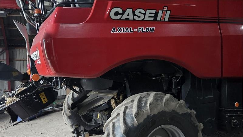 Case IH 8250 Axial-Flow med 35fod Varicut skærebord. Dansk - Зерноуборочный комбайн: фото 3 Case IH 8250 Axial-Flow med 35fod Varicut skærebord. Dansk - Зерноуборочный комбайн: фото 3