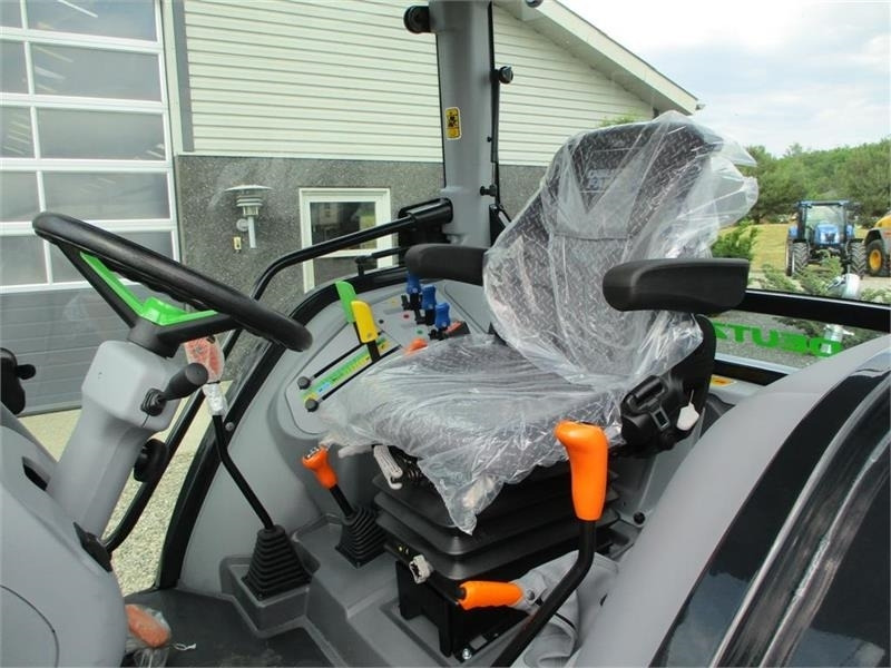 Deutz-fahr Agrofarm 115G with 30F+30R Hi-Lo and CreepGear - Трактор: фото 4 Deutz-fahr Agrofarm 115G with 30F+30R Hi-Lo and CreepGear - Трактор: фото 4