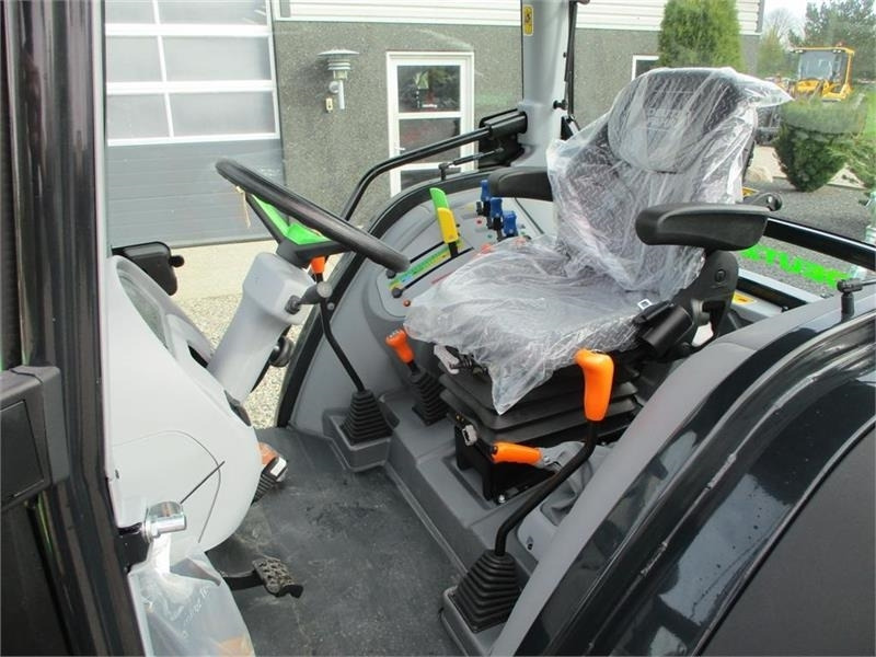 Deutz-fahr Agrofarm 115G with 30F+30R Hi-Lo and CreepGear - Трактор: фото 5 Deutz-fahr Agrofarm 115G with 30F+30R Hi-Lo and CreepGear - Трактор: фото 5