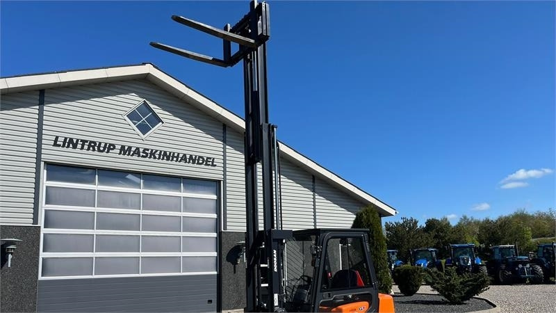 Doosan D30 G med kabine og KUN 57 TIMER FRA NY, MED TIME - Дизельный погрузчик: фото 5 Doosan D30 G med kabine og KUN 57 TIMER FRA NY, MED TIME - Дизельный погрузчик: фото 5
