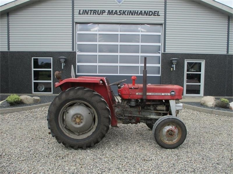 Massey Ferguson 135 Sjælden Benzin MF135. Den starter og går godt - Трактор: фото 2 Massey Ferguson 135 Sjælden Benzin MF135. Den starter og går godt - Трактор: фото 2