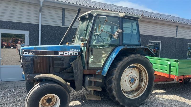 New Holland 7740 SLE Turbo Handy 2wd traktor - Трактор: фото 1 New Holland 7740 SLE Turbo Handy 2wd traktor - Трактор: фото 1
