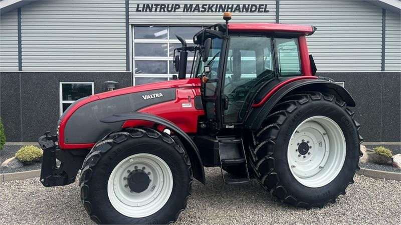 Valtra T171 Frontlift og fuld affjedring - Трактор: фото 1 Valtra T171 Frontlift og fuld affjedring - Трактор: фото 1