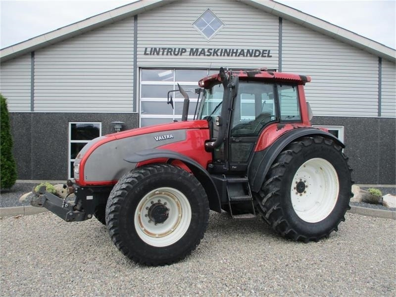 Valtra T190 Med frontlift og affjedret foraksel - Трактор: фото 1 Valtra T190 Med frontlift og affjedret foraksel - Трактор: фото 1
