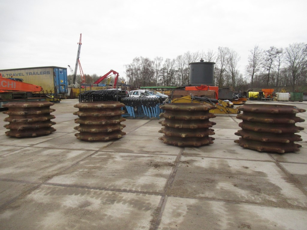 Bomag BC572RB - - Шины и диски для Компакторов: фото 1 Bomag BC572RB - - Шины и диски для Компакторов: фото 1