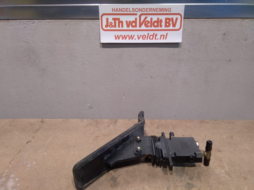 Hitachi 4465183 - - Педаль для Строительной техники: фото 4 Hitachi 4465183 - - Педаль для Строительной техники: фото 4