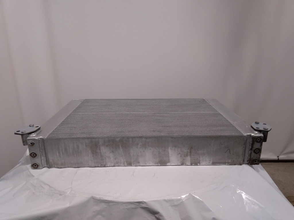 Hitachi 4682425 - 4682426 - Масляный радиатор для Строительной техники: фото 1 Hitachi 4682425 - 4682426 - Масляный радиатор для Строительной техники: фото 1