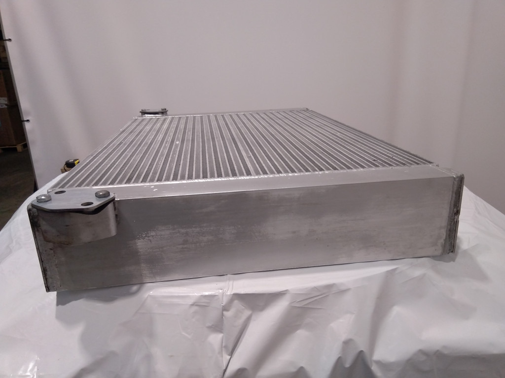 Hitachi 4682425 - Масляный радиатор для Строительной техники: фото 2 Hitachi 4682425 - Масляный радиатор для Строительной техники: фото 2