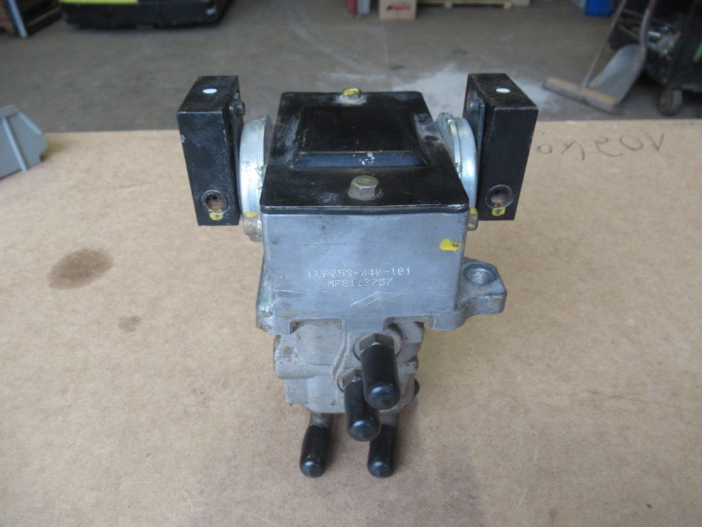 Hitachi HVP05S-040-101 - - Педаль для Строительной техники: фото 3 Hitachi HVP05S-040-101 - - Педаль для Строительной техники: фото 3