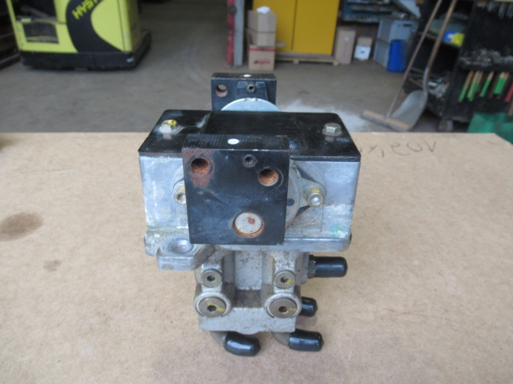 Hitachi HVP05S-040-101 - - Педаль для Строительной техники: фото 2 Hitachi HVP05S-040-101 - - Педаль для Строительной техники: фото 2