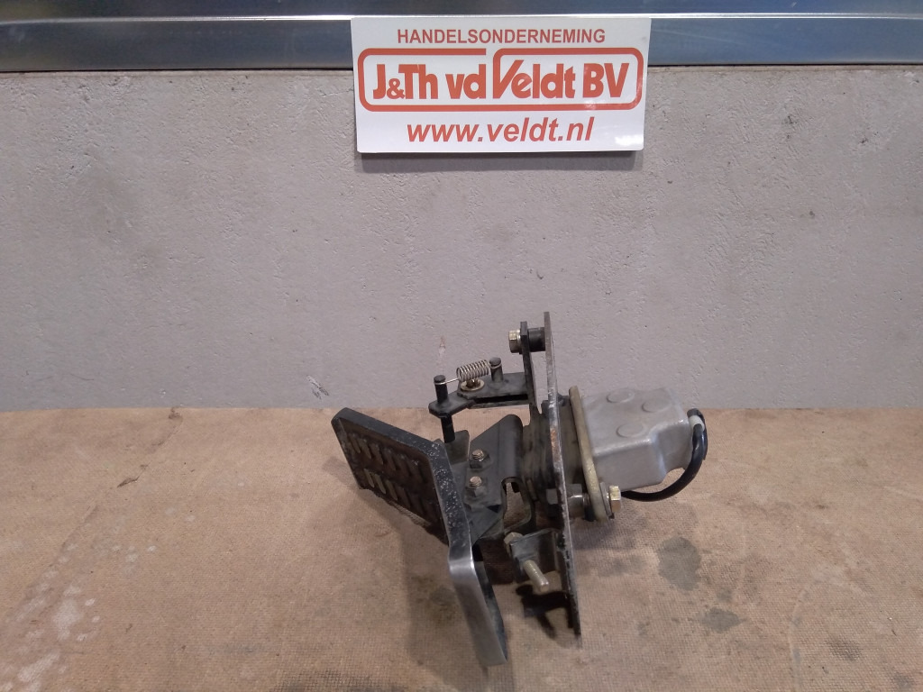 Hitachi ZX140W-3 - - Педаль для Строительной техники: фото 2 Hitachi ZX140W-3 - - Педаль для Строительной техники: фото 2