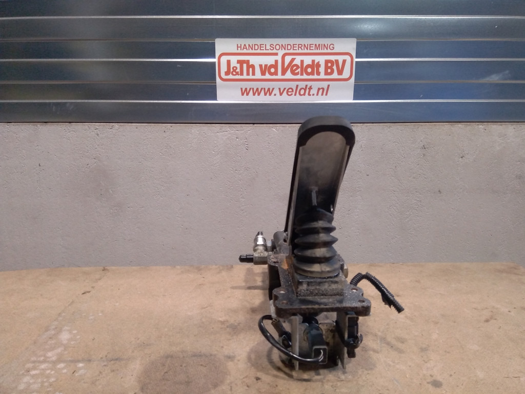 Hitachi ZX140W-3 - - Педаль для Строительной техники: фото 4 Hitachi ZX140W-3 - - Педаль для Строительной техники: фото 4