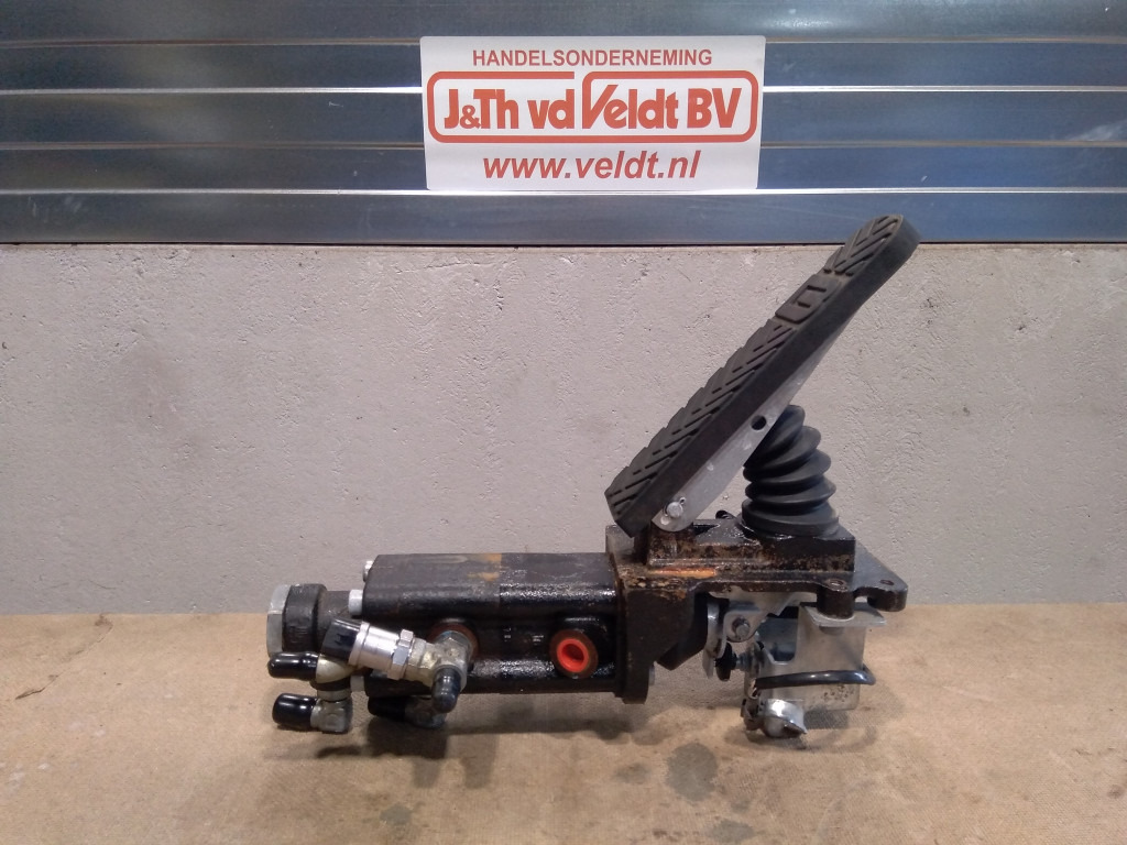 Hitachi ZX140W-3 - - Педаль для Строительной техники: фото 3 Hitachi ZX140W-3 - - Педаль для Строительной техники: фото 3