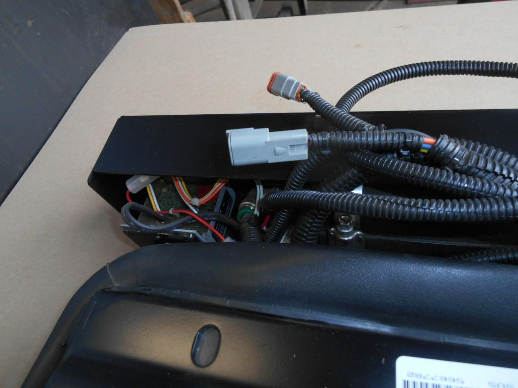 New Holland 73327303 - - Сиденье для Строительной техники: фото 5 New Holland 73327303 - - Сиденье для Строительной техники: фото 5