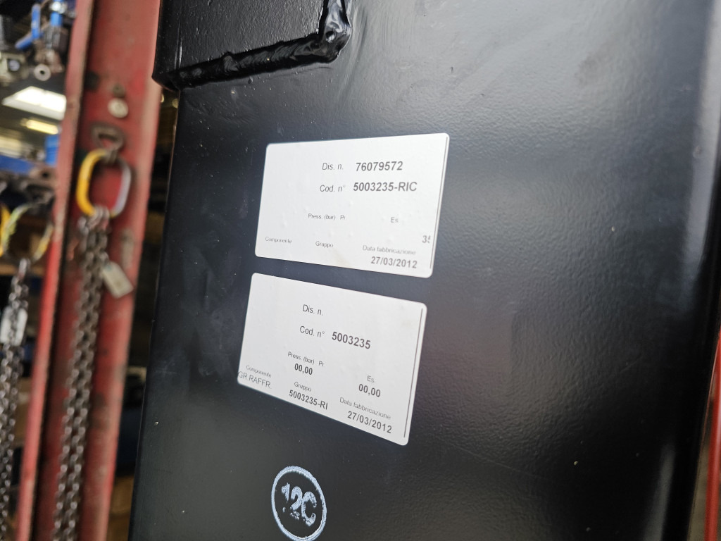 New Holland 76081144 - 76079572 - Радиатор для Строительной техники: фото 5 New Holland 76081144 - 76079572 - Радиатор для Строительной техники: фото 5