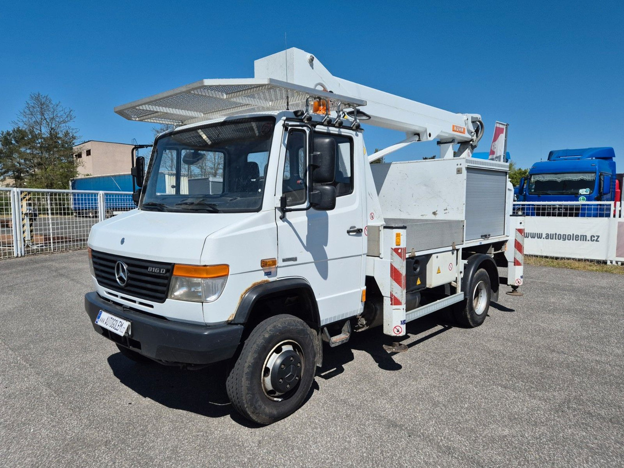 Mercedes-Benz Vario 816 work platform - Грузовик с подъемником: фото 1 Mercedes-Benz Vario 816 work platform - Грузовик с подъемником: фото 1