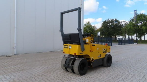 Sakai TS 160-2 - Пневмоколесный каток: фото 2 Sakai TS 160-2 - Пневмоколесный каток: фото 2