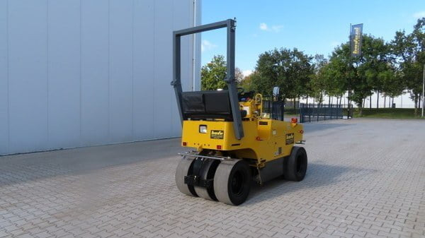 Sakai TS 160-3 - Пневмоколесный каток: фото 2 Sakai TS 160-3 - Пневмоколесный каток: фото 2