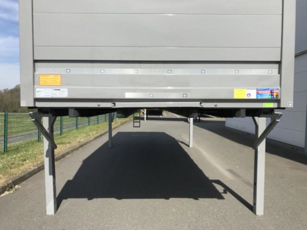 Krone Heck mit Portaltüren - Тентованный кузов: фото 3 Krone Heck mit Portaltüren - Тентованный кузов: фото 3