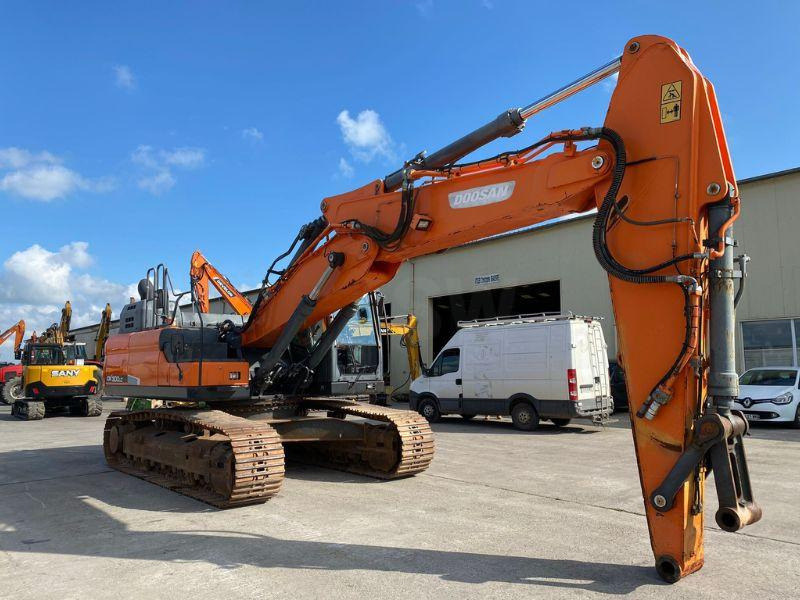 Doosan DX300LC - Гусеничный экскаватор: фото 1 Doosan DX300LC - Гусеничный экскаватор: фото 1