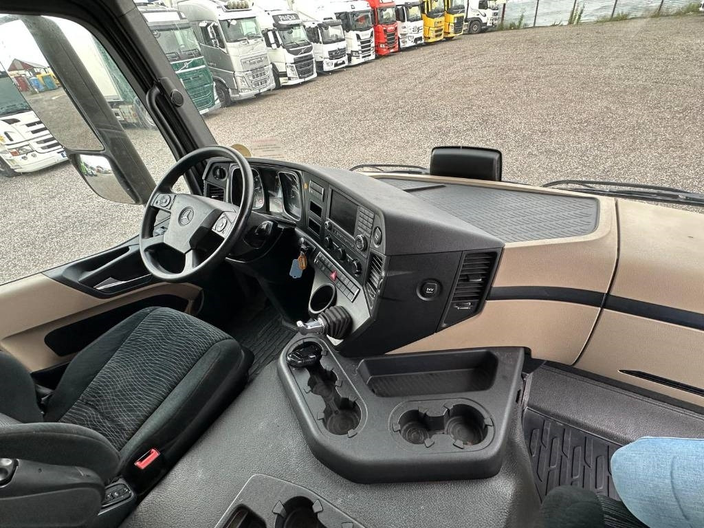 Mercedes-Benz Actros 1827 SERIE NR 2502 - Грузовик с закрытым кузовом: фото 5 Mercedes-Benz Actros 1827 SERIE NR 2502 - Грузовик с закрытым кузовом: фото 5