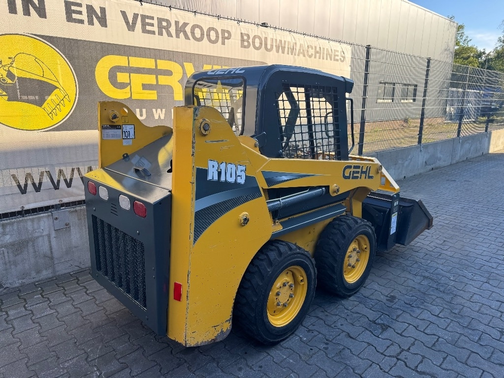 Gehl R105 - Мини-погрузчик с бортовым поворотом: фото 3 Gehl R105 - Мини-погрузчик с бортовым поворотом: фото 3
