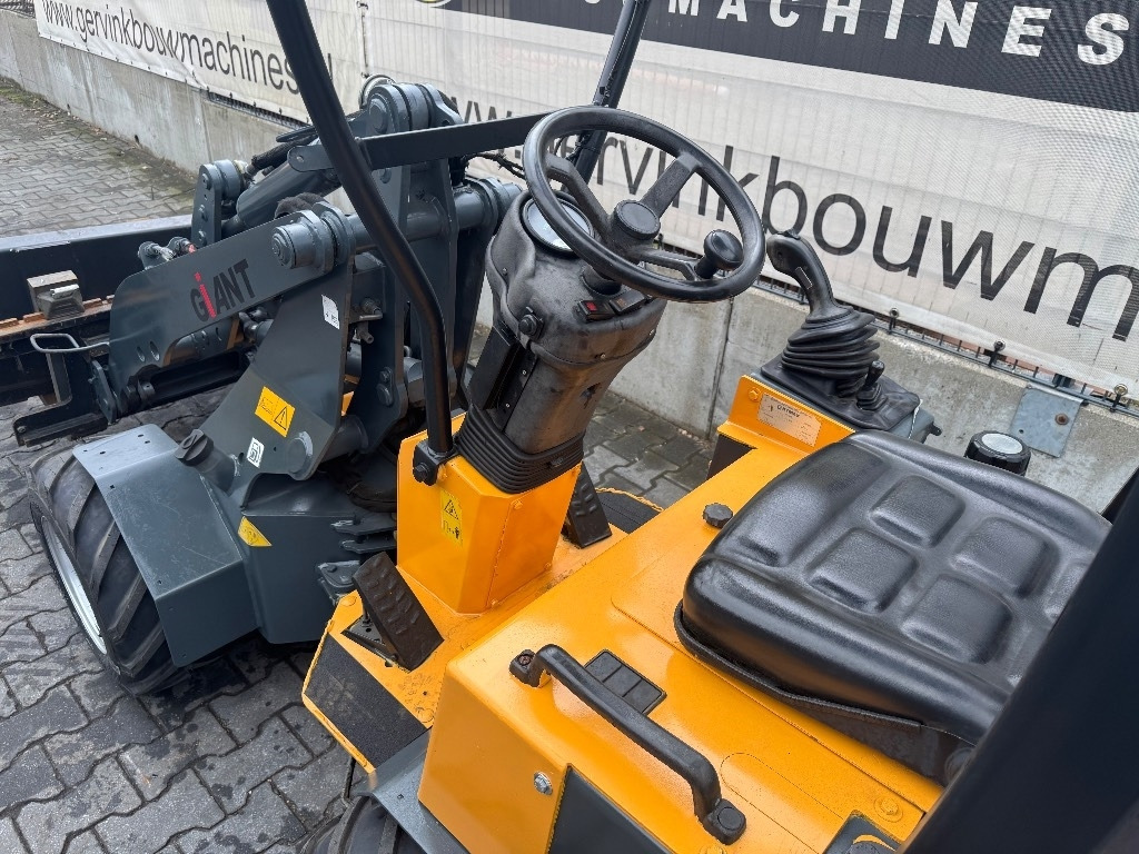 GiANT B204SW - Компактный фронтальный погрузчик: фото 4 GiANT B204SW - Компактный фронтальный погрузчик: фото 4