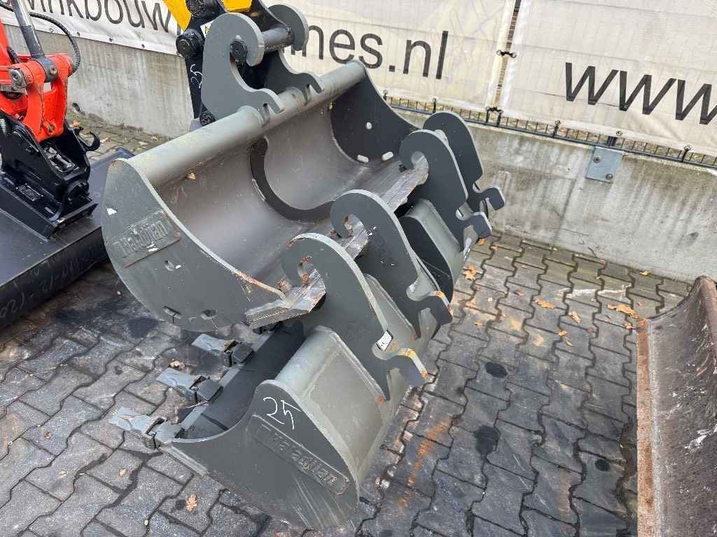 Komatsu PC 26 MR-3 - Мини-экскаватор: фото 2 Komatsu PC 26 MR-3 - Мини-экскаватор: фото 2