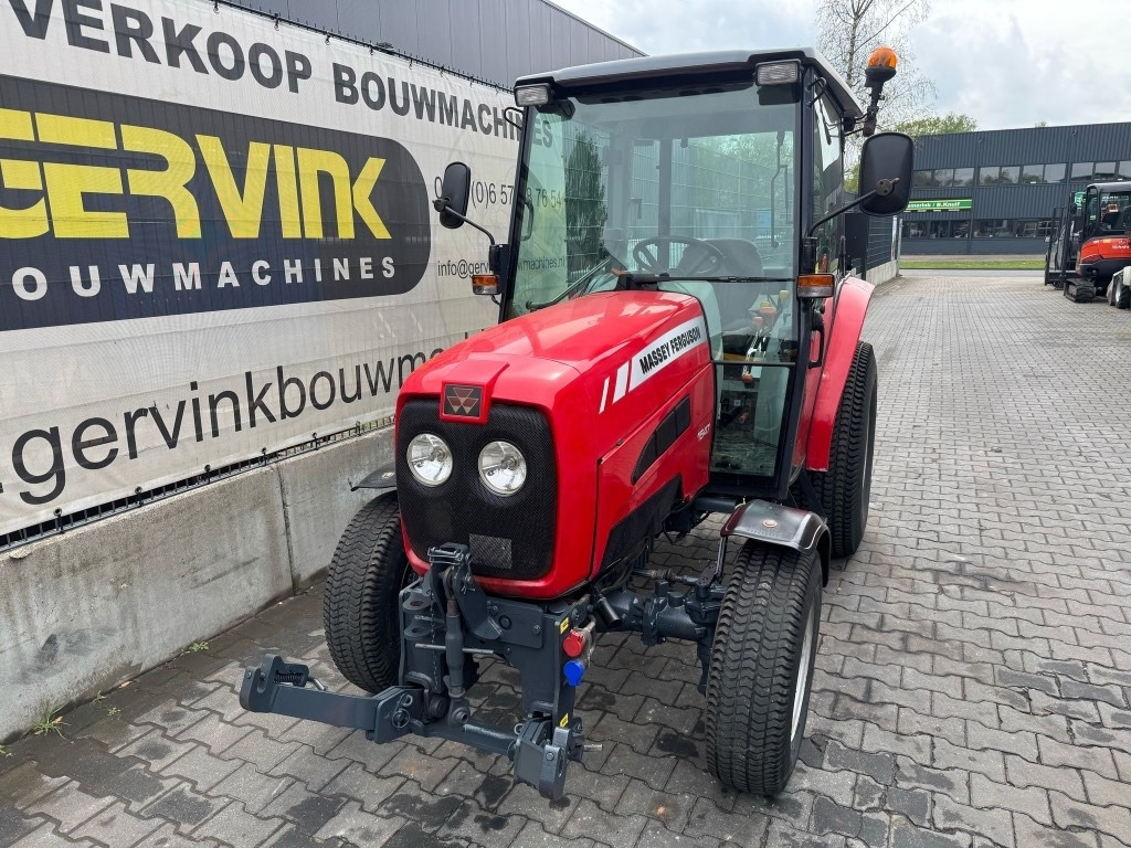 Massey Ferguson 1547 - Трактор: фото 2 Massey Ferguson 1547 - Трактор: фото 2